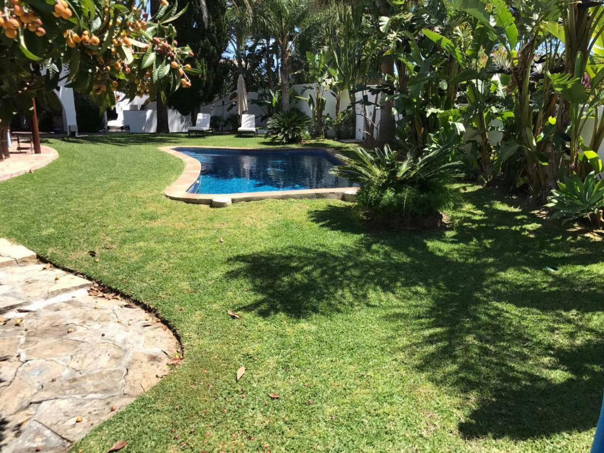 Villa With Heated Pool And Jacuzzi Close To Puerto Banus And Beach エステポナ エクステリア 写真