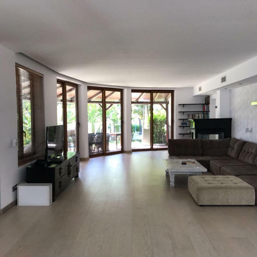 Villa With Heated Pool And Jacuzzi Close To Puerto Banus And Beach エステポナ エクステリア 写真