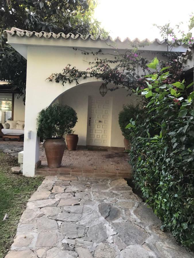 Villa With Heated Pool And Jacuzzi Close To Puerto Banus And Beach エステポナ エクステリア 写真